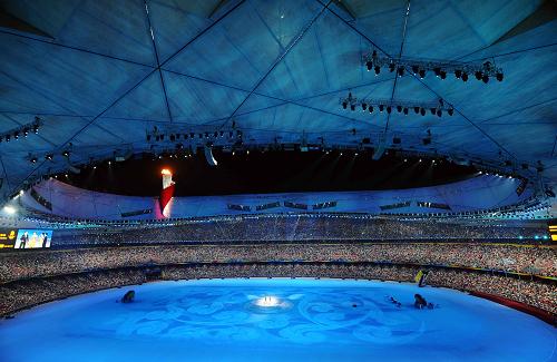  8月24日晚，第29届夏季奥林匹克运动会闭幕式在北京国家体育场——“鸟巢”举行。