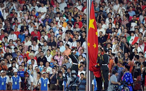2008年8月24日，2008年北京奥运会在国家体育场——“鸟巢”隆重闭幕。这是闭幕式上的升旗仪式。