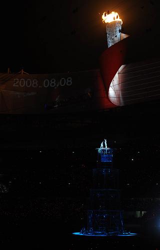 8月24日，第29届夏季奥运会在北京闭幕。这是奥运圣火逐渐熄灭。